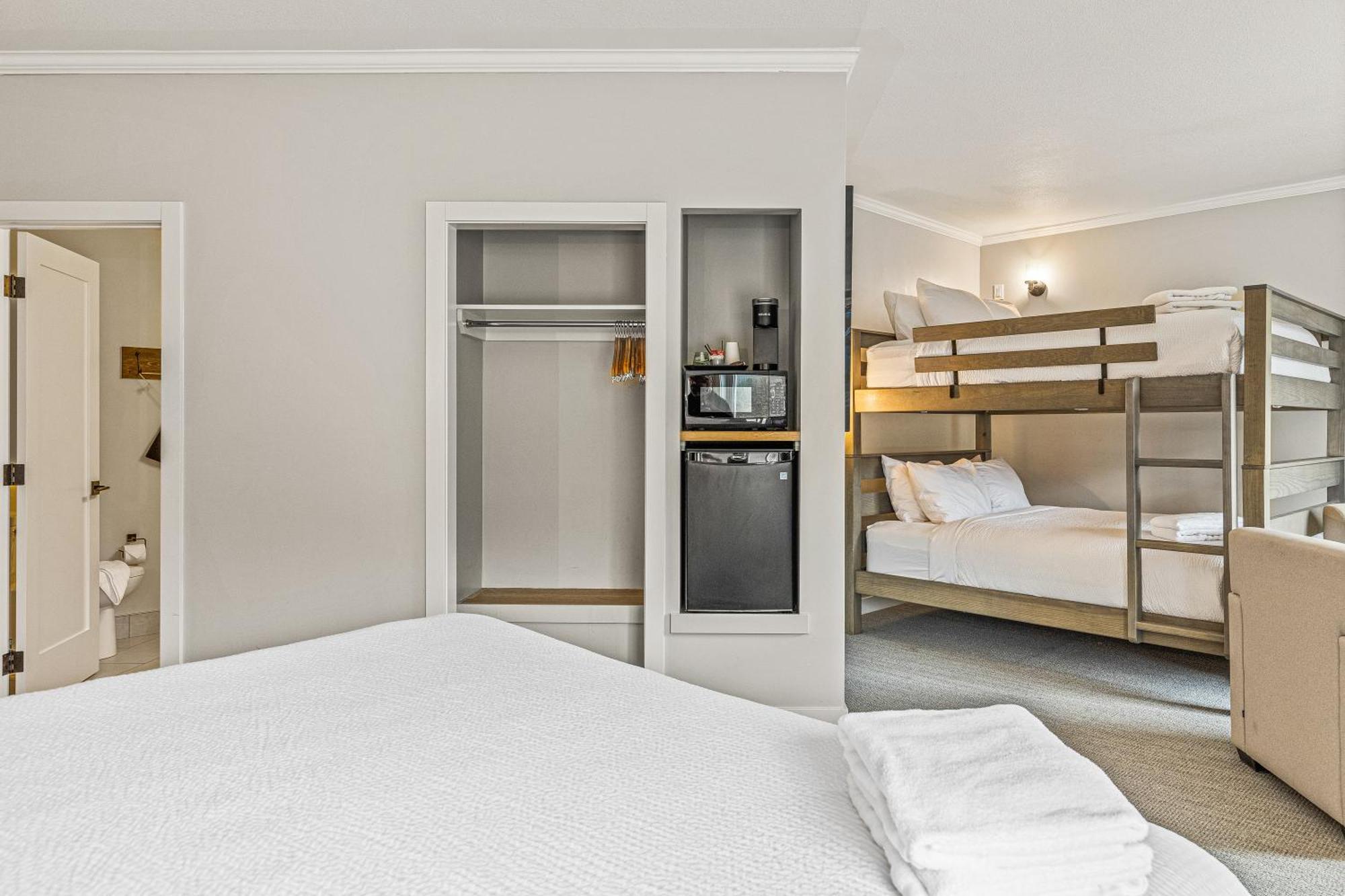 Hotel Northwinds By Basecamp Canmore Zewnętrze zdjęcie